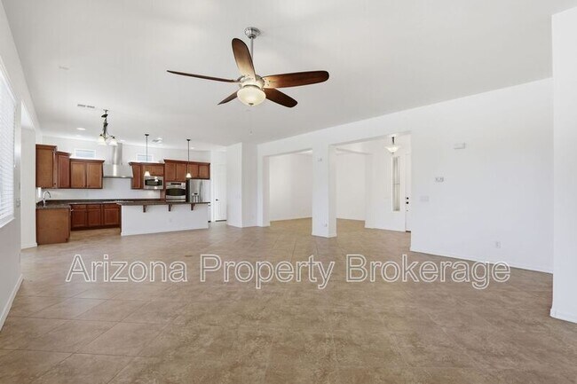 Foto del edificio - 16192 W Berkeley Rd