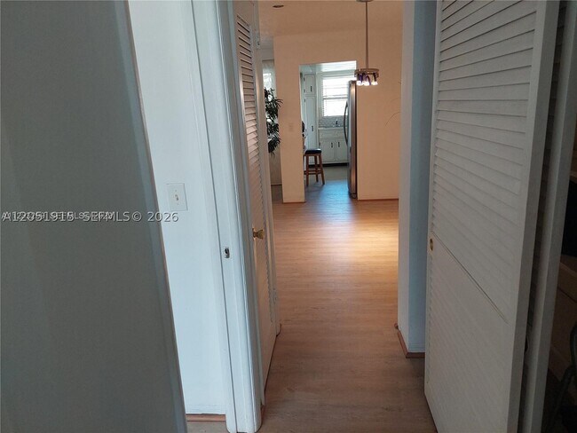 Building Photo - 180-112 15c