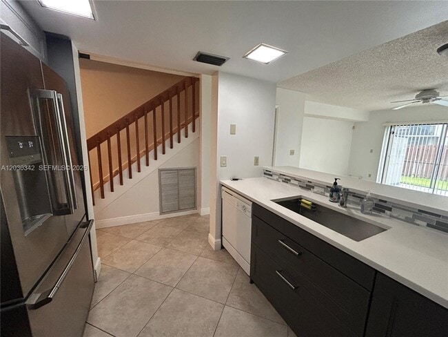 Building Photo - 4401 SW 70th Ter