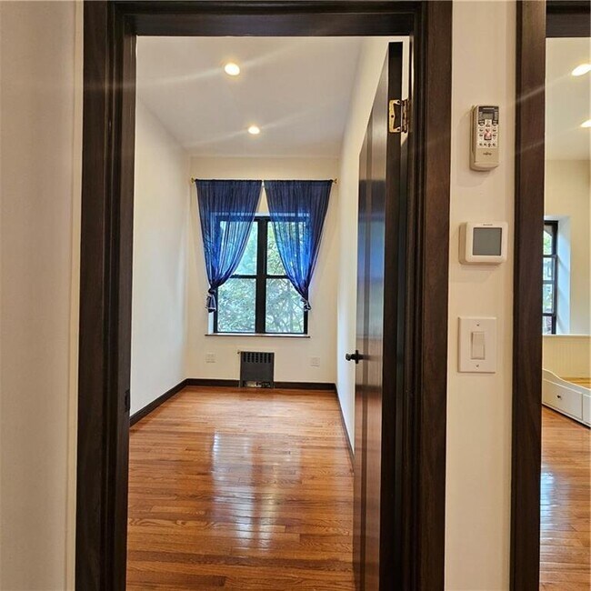 Foto del edificio - 1535 E 31st St