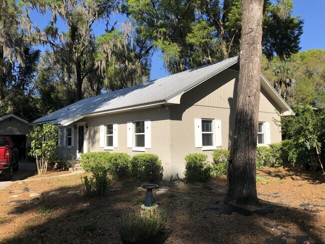 Building Photo - 1951 Van Cleef Rd