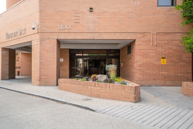 Building Photo - 1100-1100 8 Ave SW