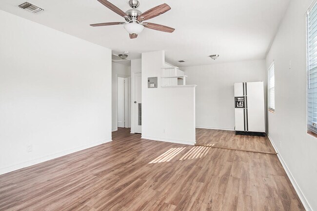 Foto del edificio - 5208 Spruce Ave