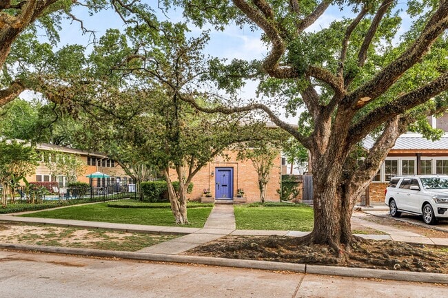 Foto del edificio - 4018 Blue Bonnet Blvd
