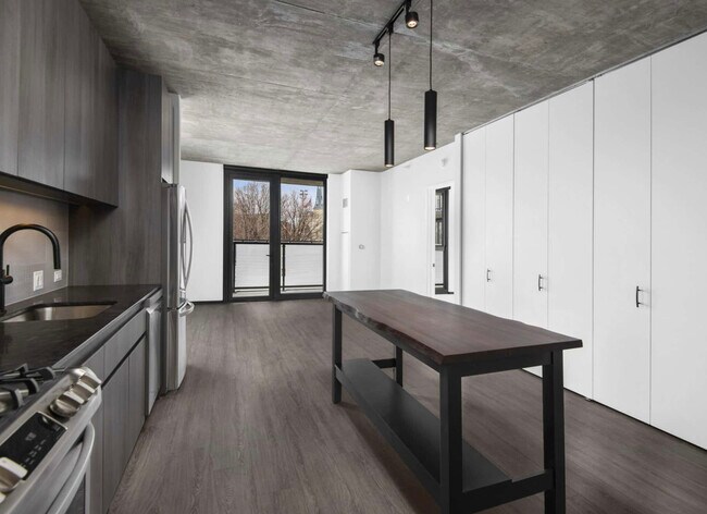 Foto del edificio - 1431 W Lake St