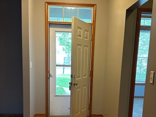 Building Photo - 1803 Periwinkle Dr