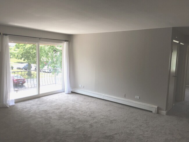 Foto del edificio - 9s120 Lake Dr