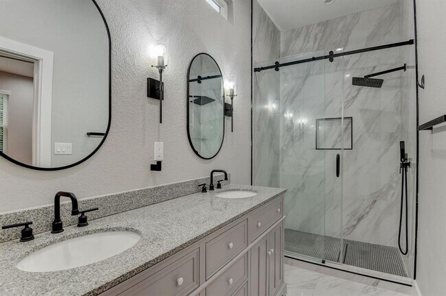 Foto del edificio - 2507 Rogge Ln