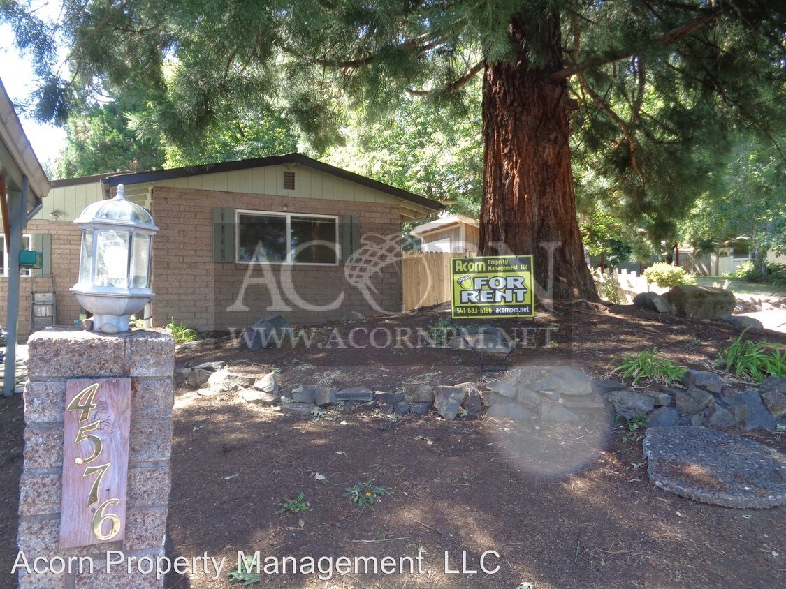Primary Photo - 4576 W Hillside Dr