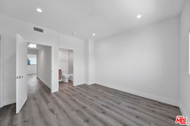 Foto del edificio - 11520 Emelita St