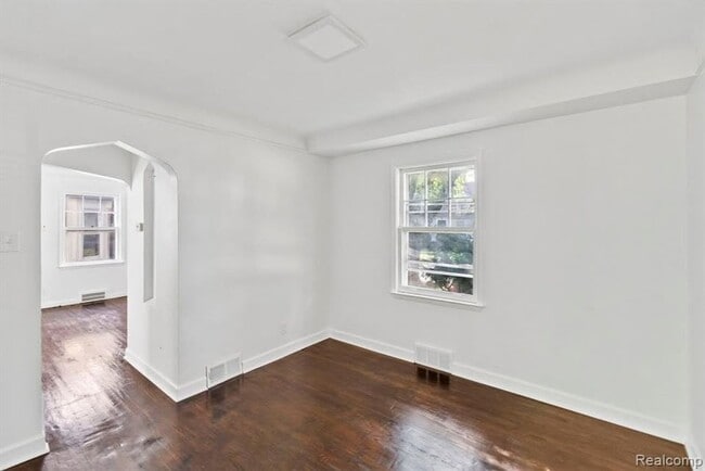 Building Photo - 2 Bedroom Home on Detroit's West Side