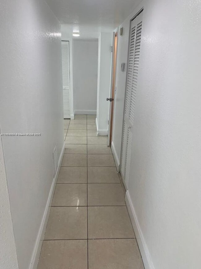 Building Photo - 8810 Fontainebleau Blvd
