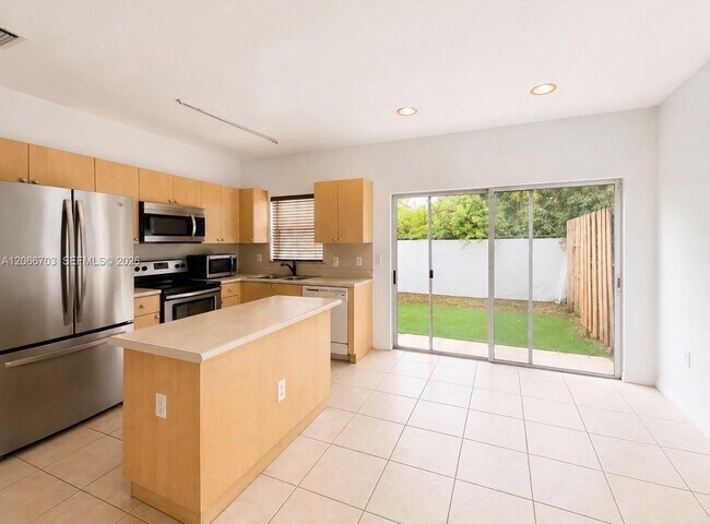 Foto del edificio - 3007 SE 17th Ave