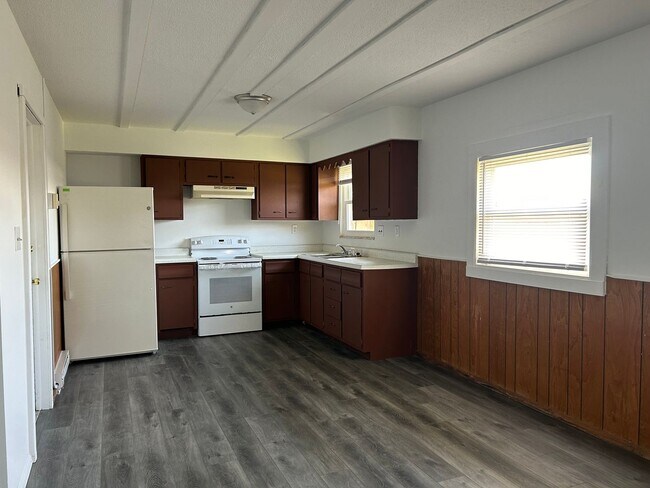 Foto del edificio - 301-303 S CR 400 E