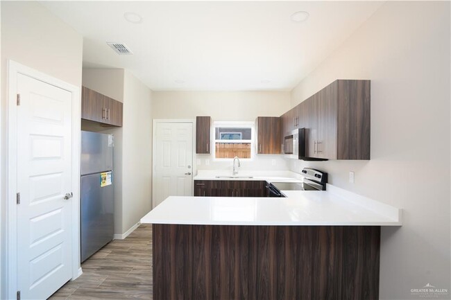 Building Photo - 4116 Walnut Ave