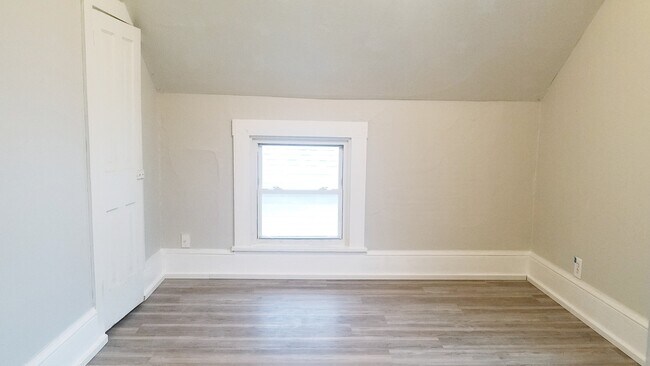 Building Photo - 605 Walnut St