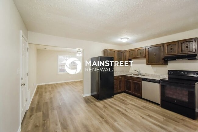 Foto del edificio - 3 Bedroom Pet-Friendly Home in Indianapolis, IN with Main Street Renewal