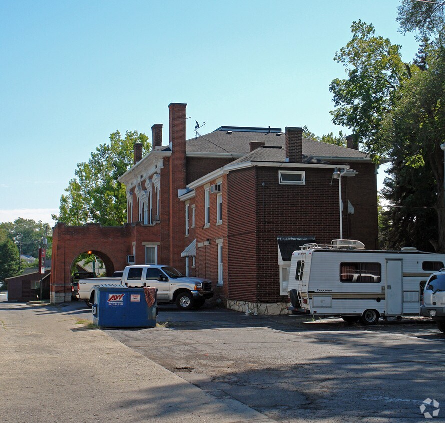 Building Photo - 625 N Limestone St