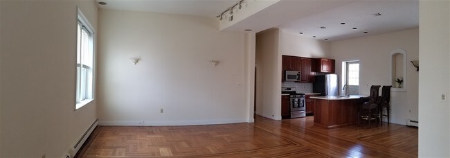 Building Photo - 525 Bergen Ave