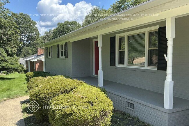 Foto del edificio - 232 Sandlewood Dr