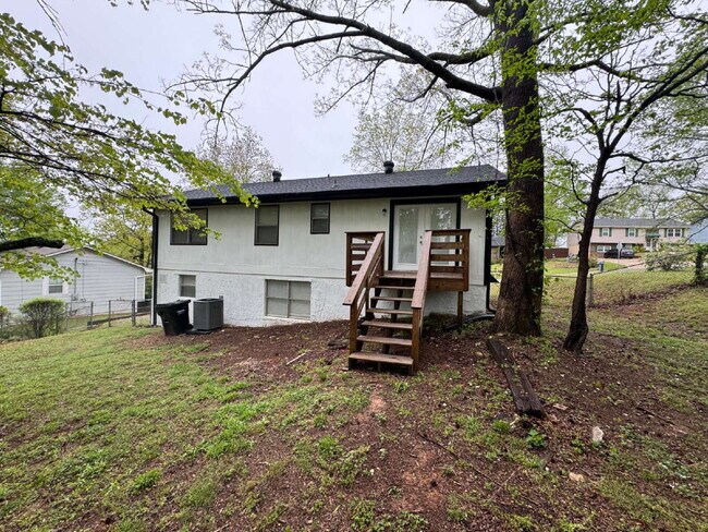 Foto del edificio - Charming 3-Bedroom, 2-Bath Home with 1,632...