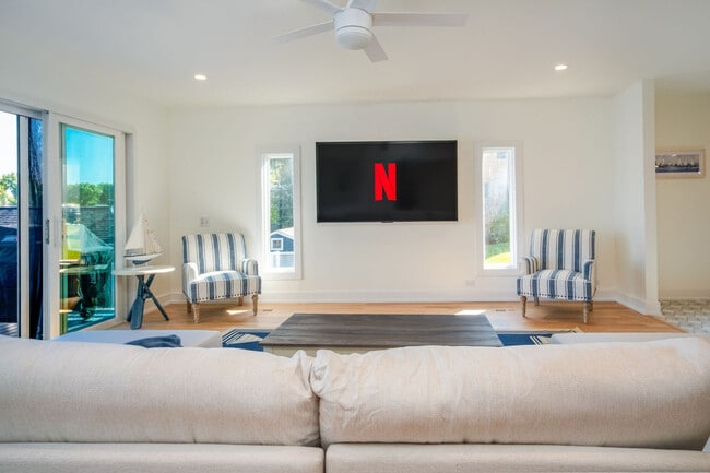 Building Photo - 184 Grand Ave