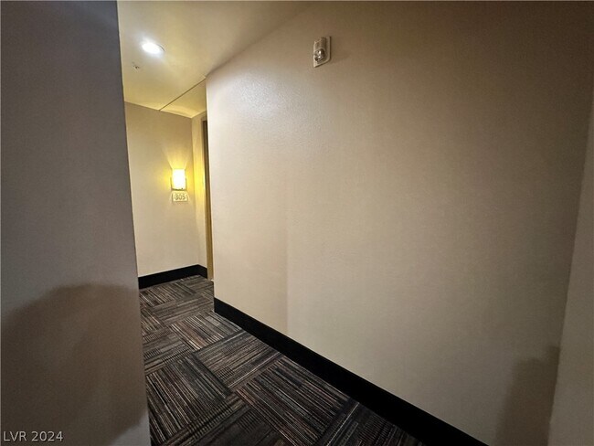 Building Photo - 19 E Agate Ave