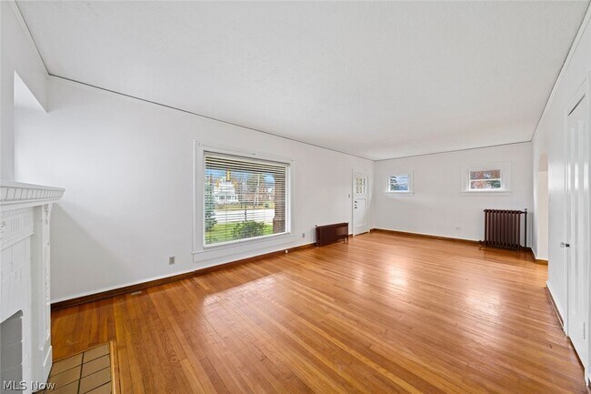 Foto del edificio - 3850 Mayfield Rd