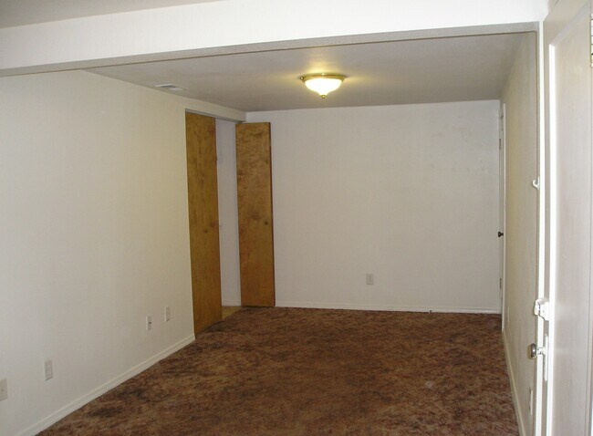 Building Photo - 324 6th Ave N