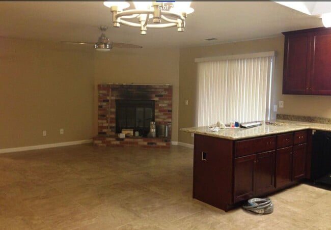 Building Photo - 924 Kingery Dr