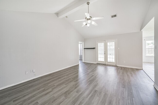 Foto del edificio - 7114 Sunrise Hill Ln