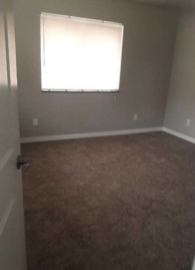 Foto del edificio - 7 Bedroom Available for Prelease in York Neighborhood!