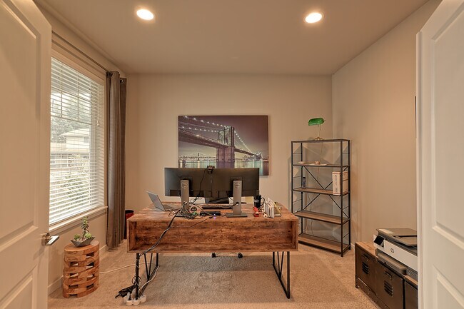 Building Photo - 4 101st Ave NE
