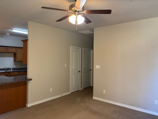 Foto del edificio - 3/2/1 on Quiet Street Near a Park!