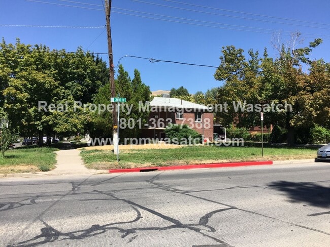 Foto del edificio - Check out This 2 Bedroom 1 Bathroom Salt L...