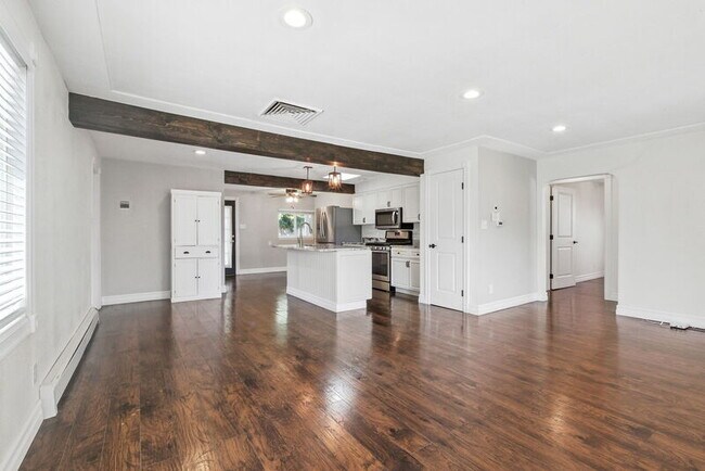 Foto del edificio - 2469 Newland St