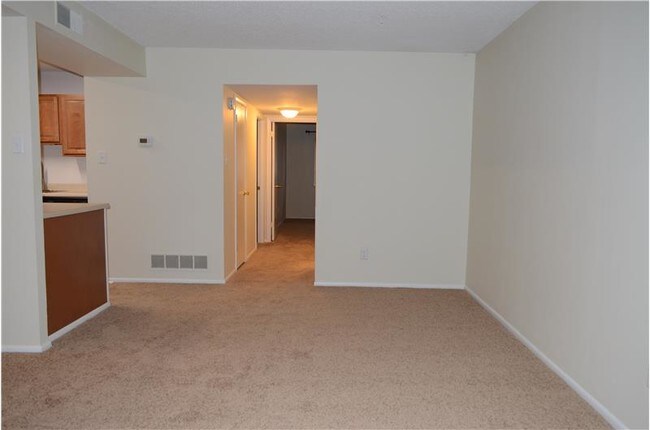 Building Photo - 758A Putnam Blvd