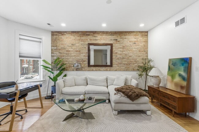 Foto del edificio - 2228 N Seeley Ave