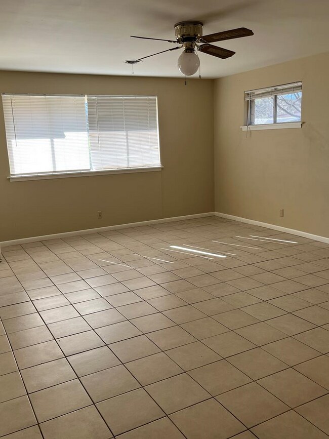 Foto del edificio - 612 Bluebonnet Dr