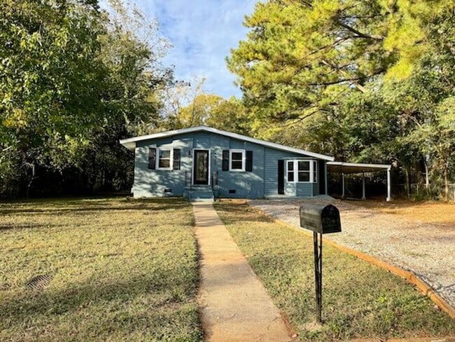 Building Photo - MOVE IN SPECIAL