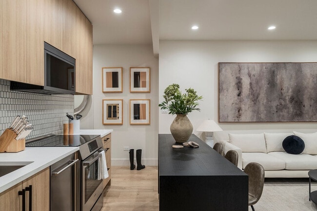 Building Photo - 1160 5th Ave