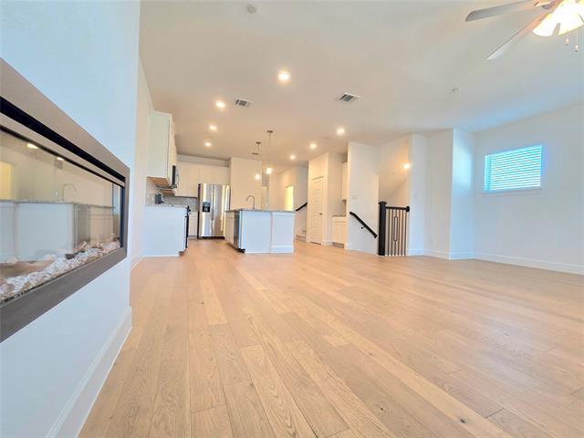 Foto del edificio - 7901 Sunset Blvd