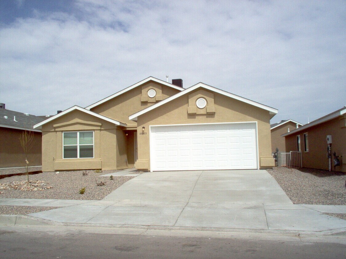 Primary Photo - 10005 Cartagena Ave SW