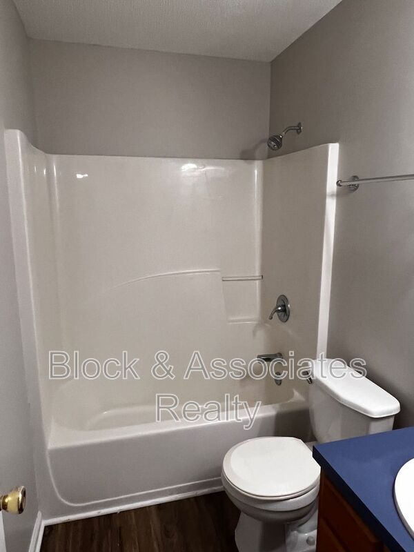 Foto del edificio - 718 Westbrook Ct