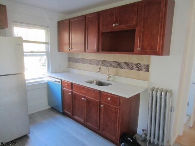 Building Photo - 15 Hawthorne Pl