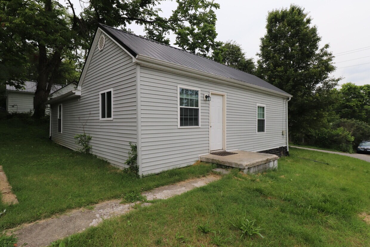 Foto principal - 114 E Brown St