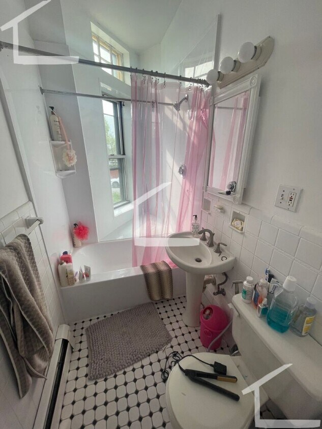 Foto del edificio - Cozy Studio! Heat & Hot Water Included!!