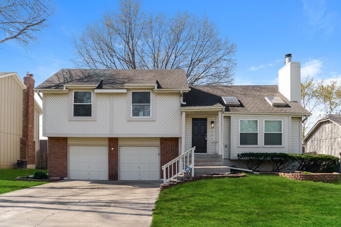 Primary Photo - Beautiful 3 Bedroom in Great Location!