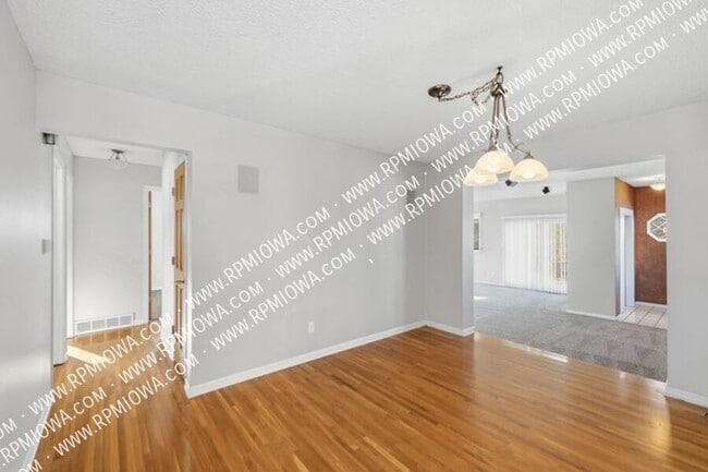 Building Photo - 3212 Ashwood Dr