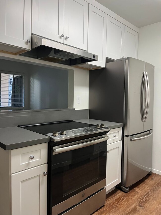 Foto del edificio - COZY LOWER 1 BEDROOM 1 BATH